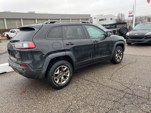 Used 2019 Jeep Cherokee Trailhawk w/ Cold Weather Group image 17