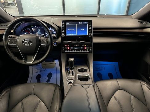 Used 2020 Toyota Avalon XLE w/ Moonroof Package image 9
