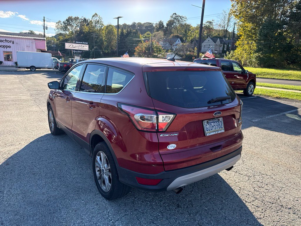 Used 2017 Ford Escape SE w/ SE Cold Weather Package AWD/4WD image 3