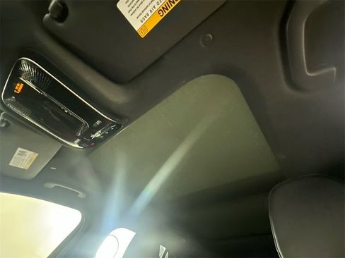 Used 2025 Mercedes-Benz GLC 300 4MATIC image 33