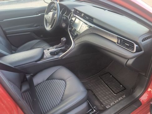 Used 2020 Toyota Camry SE w/ Moonroof Package AWD/4WD image 8