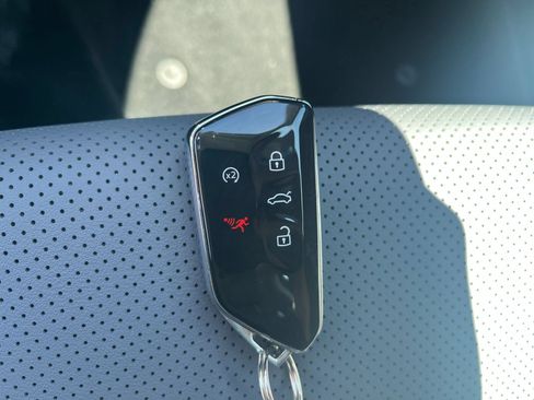 Used 2026 Volkswagen Tiguan SE AWD/4WD image 17