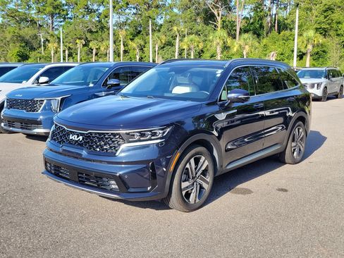 Certified 2022 Kia Sorento SX Prestige w/ Panoramic Sunroof Package AWD/4WD image 3
