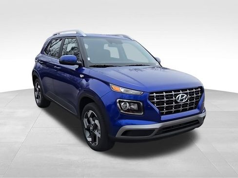 New 2026 Hyundai Venue SEL FWD image 2