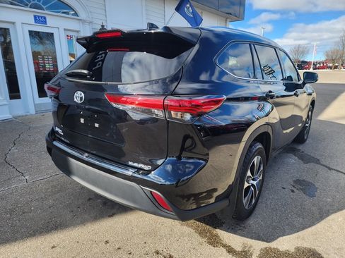 Used 2020 Toyota Highlander XLE image 5