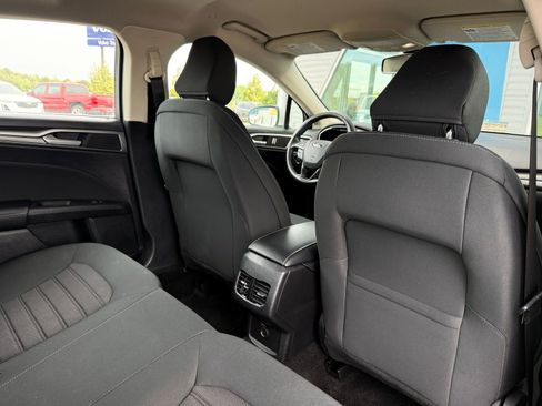 Used 2019 Ford Fusion SE FWD image 18