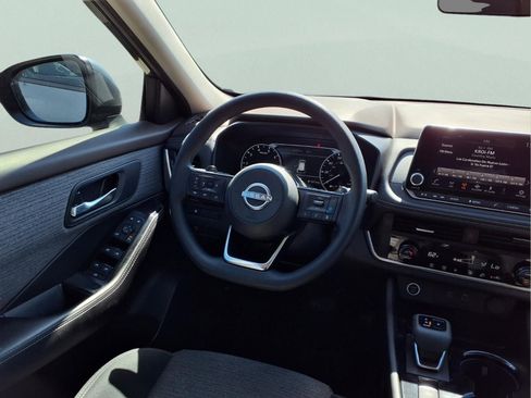 Used 2023 Nissan Rogue SV image 15