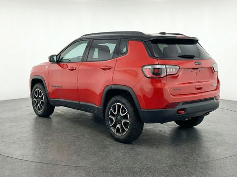 Used 2025 Jeep Compass Trailhawk image 6