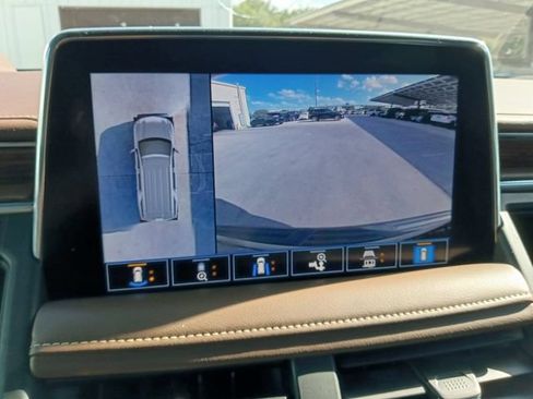 Used 2021 Chevrolet Suburban High Country AWD/4WD image 9