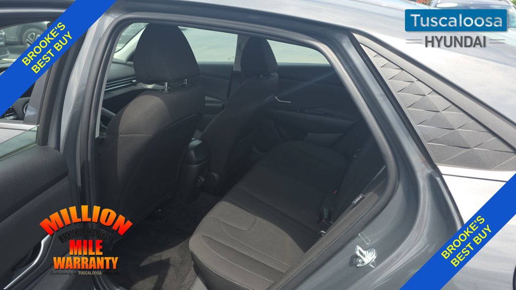 Used 2025 Hyundai Elantra SEL FWD image 25