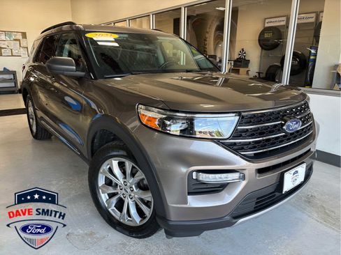 Used 2021 Ford Explorer XLT w/ Equipment Group 202A AWD/4WD image 2