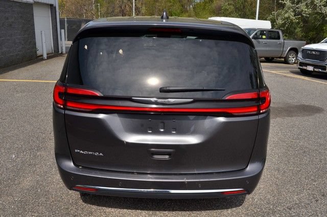 Used 2023 Chrysler Pacifica Touring-L FWD image 7
