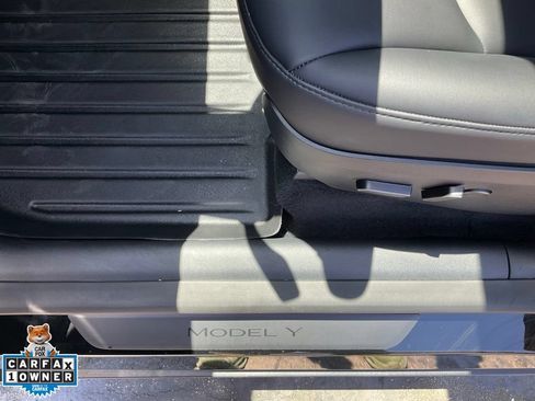 Used 2023 Tesla Model Y Performance AWD/4WD image 16