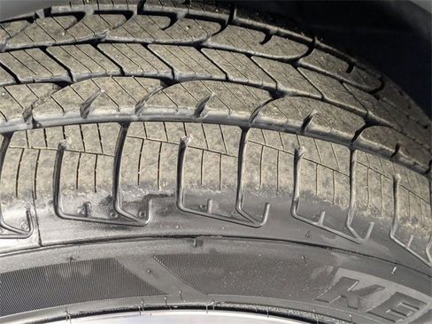 Used 2023 Jeep Compass Limited image 9