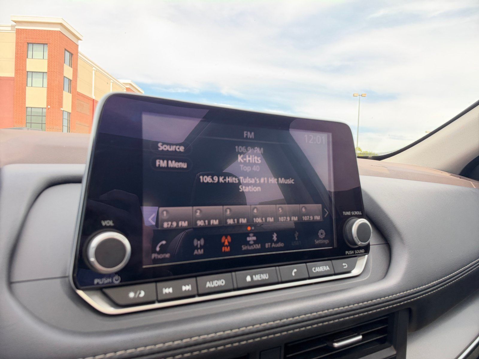 Used 2023 Nissan Rogue SV w/ SV Premium B Package FWD image 25