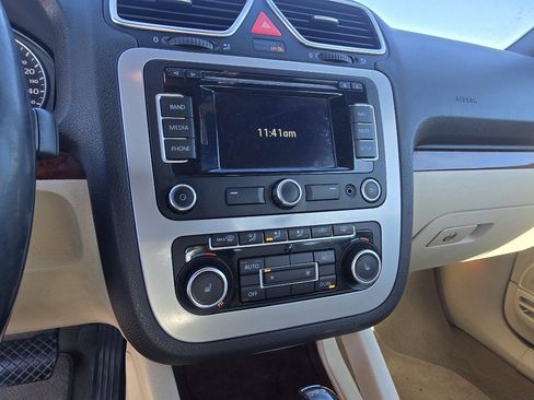 Used 2012 Volkswagen Eos Lux image 22