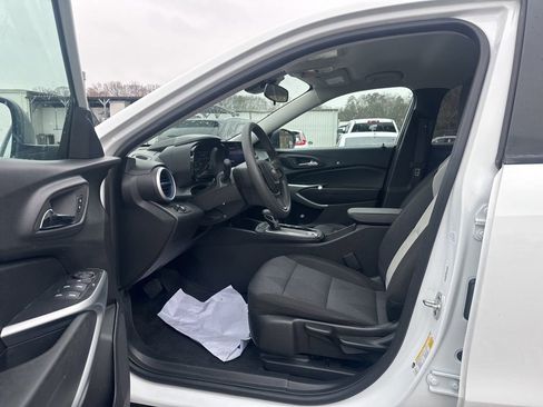 Used 2025 Chevrolet Trax LS image 13