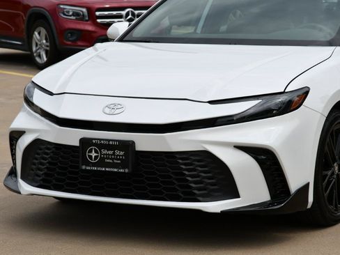 Used 2026 Toyota Camry SE FWD image 3