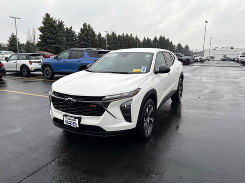 Used 2024 Chevrolet Trax RS w/ Driver Confidence Package image 5