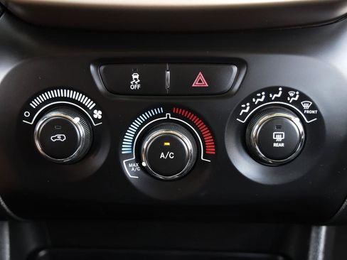 Used 2015 Jeep Cherokee Sport w/ Sport Appearance Group AWD/4WD image 29