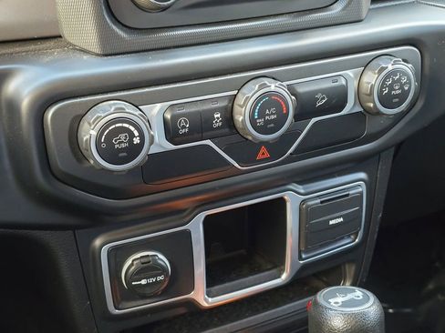 Used 2018 Jeep Wrangler Unlimited Sport image 30