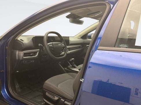 Used 2025 Kia K4 LXS image 10