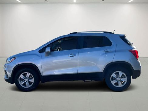 Used 2018 Chevrolet Trax LT w/ LT Convenience Package image 3