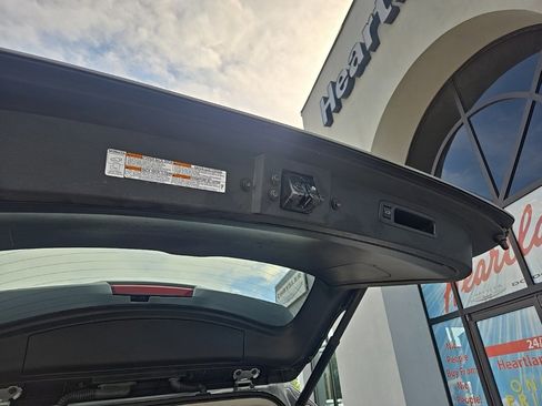 Used 2022 Toyota Highlander XLE image 93