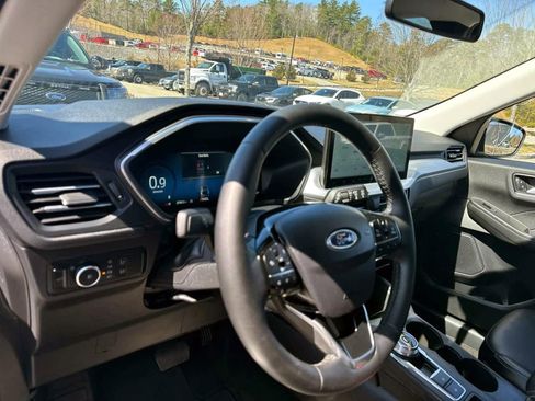 Used 2025 Ford Escape Platinum AWD/4WD image 12