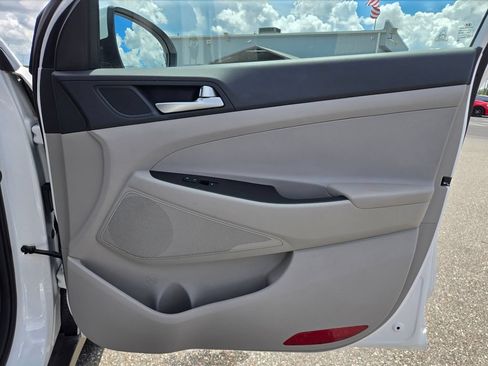 Used 2021 Hyundai Tucson SEL AWD/4WD image 43