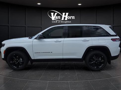 New 2025 Jeep Grand Cherokee Altitude image 12