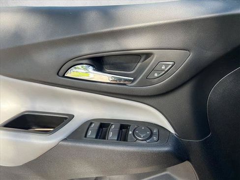 Used 2023 Chevrolet Equinox LS FWD image 12