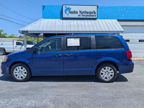 Used 2019 Dodge Grand Caravan SE FWD image 8