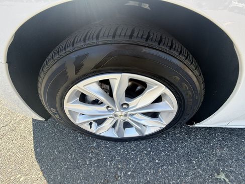 Used 2025 Chevrolet Malibu LT FWD image 10