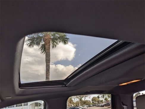 Used 2024 Chevrolet Colorado ZR2 w/ ZR2 Convenience Package III image 18