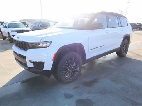 New 2025 Jeep Grand Cherokee L Limited image 11