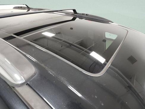 Used 2017 Chrysler Pacifica Limited w/ UConnect Theater Package image 15