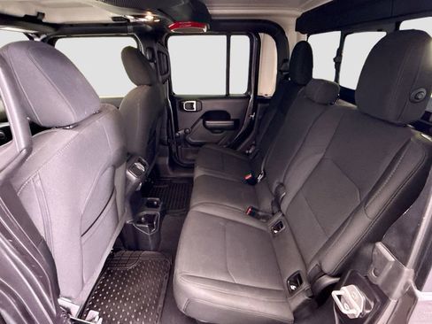 Used 2021 Jeep Gladiator Sport image 19