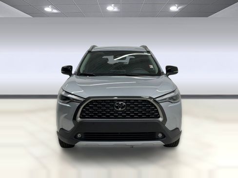 Used 2025 Toyota Corolla Cross XLE FWD image 5
