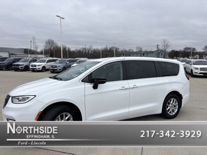 Used 2024 Chrysler Pacifica Touring-L