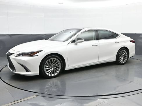 Used 2019 Lexus ES 350 Ultra Luxury w/ Accessory Package 2 FWD image 4