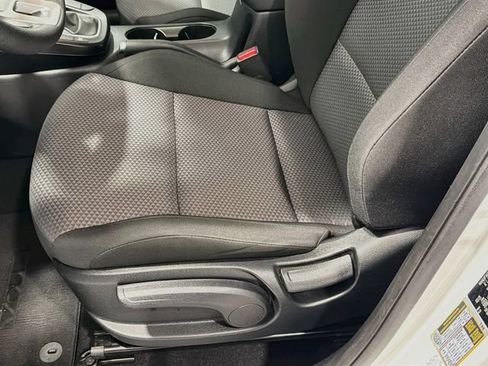 Used 2025 Kia Soul LX w/ LX Technology Package FWD image 17