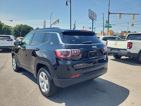 Used 2019 Jeep Compass Latitude w/ Cold Weather Group AWD/4WD image 3
