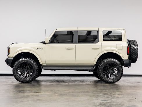 Used 2025 Ford Bronco Outer Banks AWD/4WD image 9