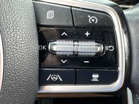 Used 2023 Kia Carnival SX Prestige image 34