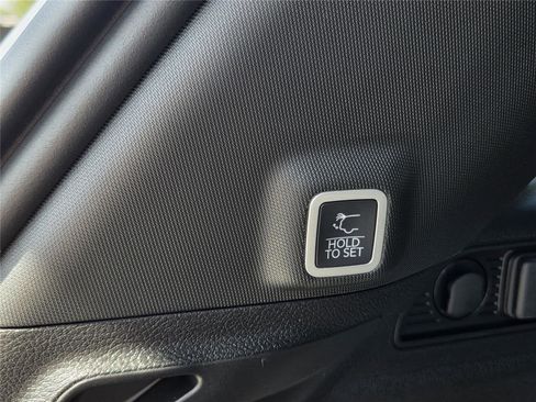 New 2025 Jeep Grand Cherokee Altitude image 31