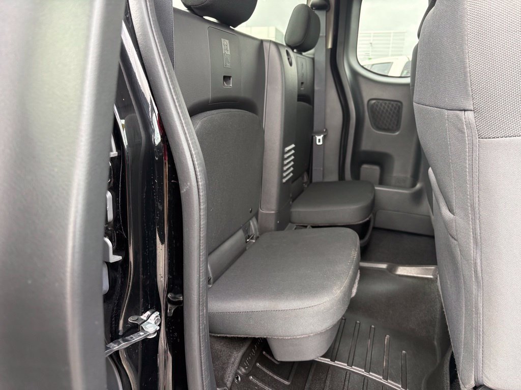 Used 2025 Nissan Frontier SV AWD/4WD image 10