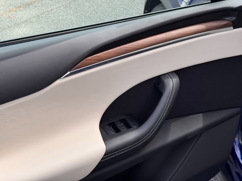 Used 2023 Tesla Model X image 20