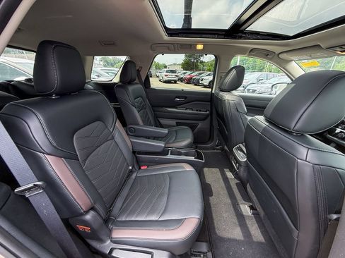 Certified 2023 Nissan Pathfinder Platinum AWD/4WD image 19