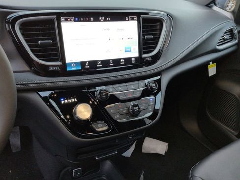 New 2026 Chrysler Pacifica Select image 14